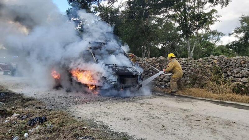 Se le quema su camioneta a ex regidor y entra en shock en Tizimín