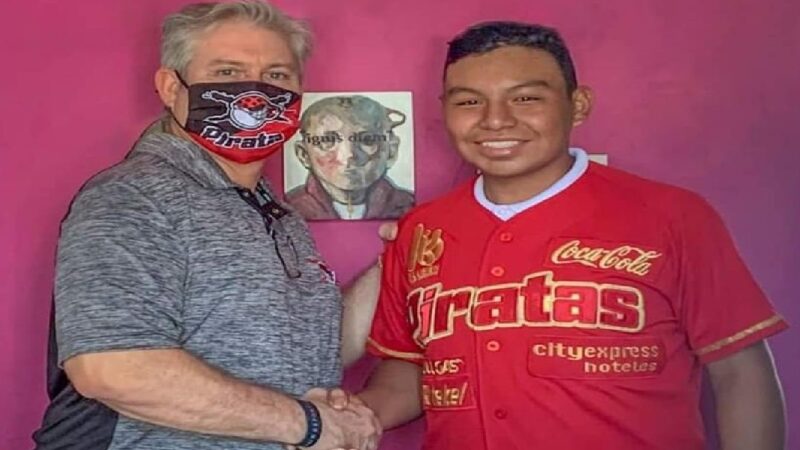 Pablo Cabrera Cátcher yucateco firmó con los piratas de Campeche
