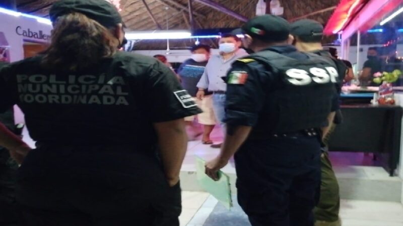 La policía clausuró con todo y edecanes el Bar el Gallo en Valladolid