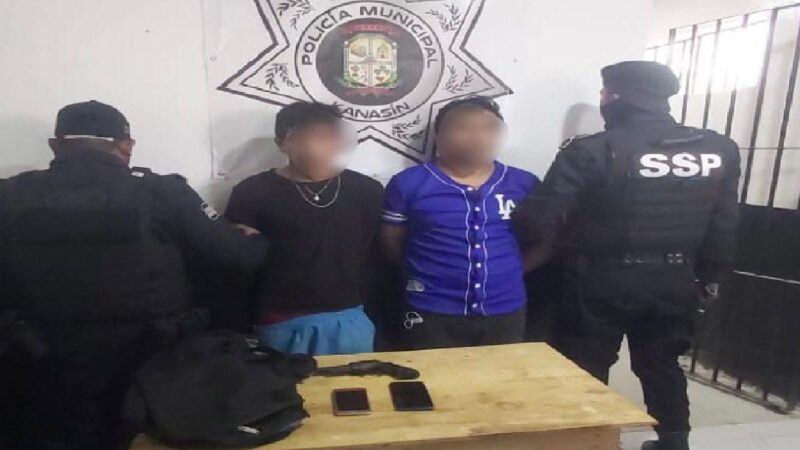 Tres vándalos roban con pistola en mano un comercio en Kanasín: la policía ya detuvo a dos.