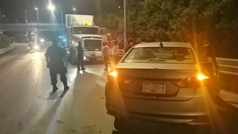 Conductor de un Honda se mete en su camino de un tráiler y lo chocan en la Mérida- Progreso