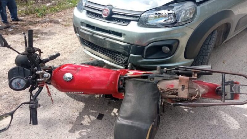 Chocan y lesionan a dos motociclistas en el entronque de la Garrapata en Sitilpech, los atropello un Fiat