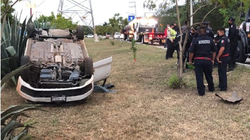 Ebrio empleado de la Cervecería Superior vuelca frente a la Hacienda Anikabil