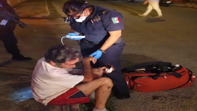 Un vándalo apaleas dentro de su casa a un adulto mayor de Mérida