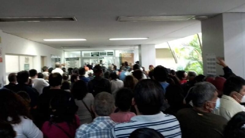 Clínicas de Mérida llenas de pacientes con problemas respiratorios y otros síntomas.