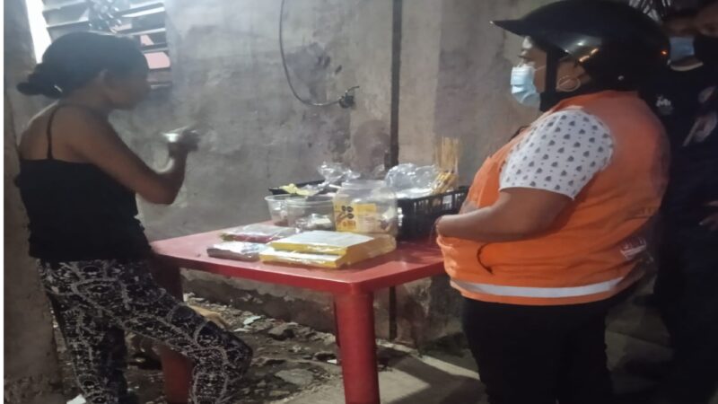 ¿Y a ella quien la multa?, la directora de Procivy vende pirotecnia, dicen motuleños