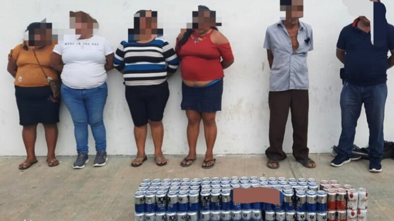 Clausuran cantina clandestina en Valladolid; detienen a dos sujetos y cuatro meseras
