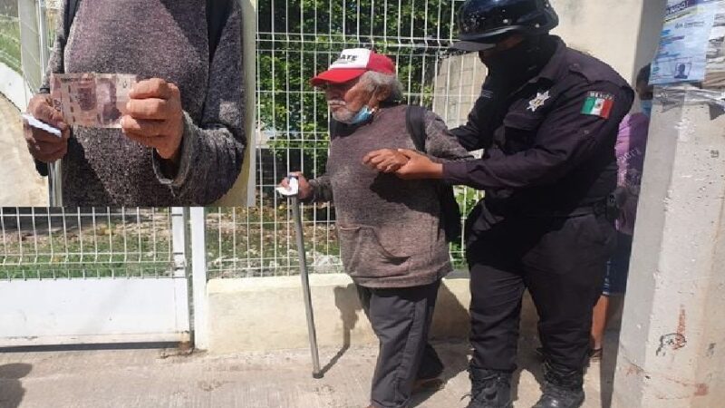 Mala mujer estafa a un caridad: le cambio un billete falso de $500 pesos.