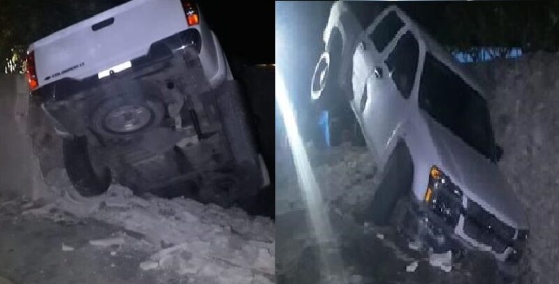 Joven conductor choca y derriba una barda en Tizimín