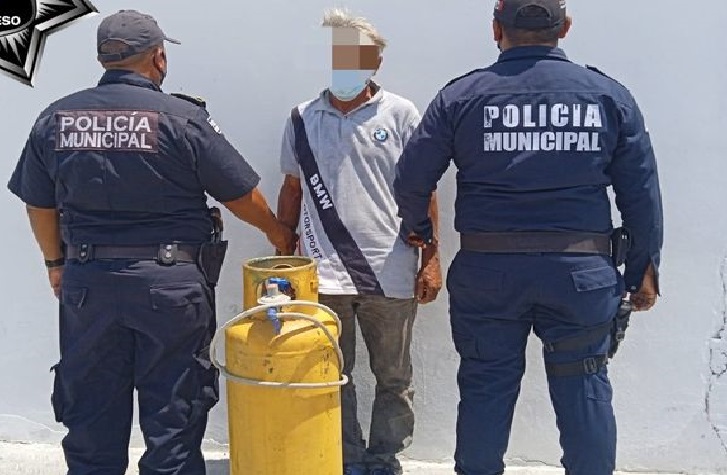 Le robó a una abuelita un tanque de gas LP y la policía de Progreso lo detuvo.