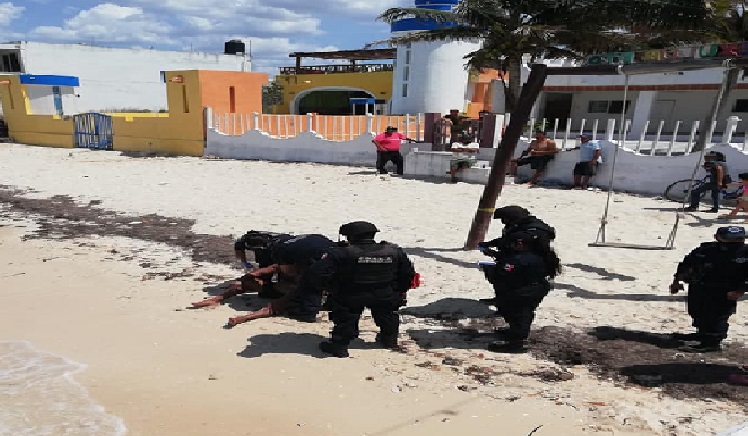 El Catita se vota al mar y salva a un turista de morir ahogado en Chicxulub
