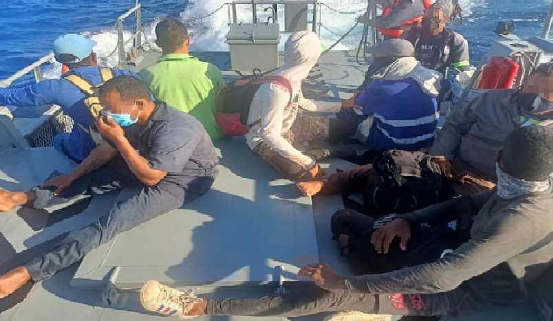 Marina rescato a ocho cubanos a la deriva frente aguas de Progreso