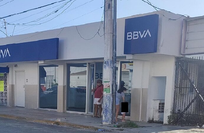 Le roban dinero en efectivo a una usuaria de una sucursal bancaria en Progreso,