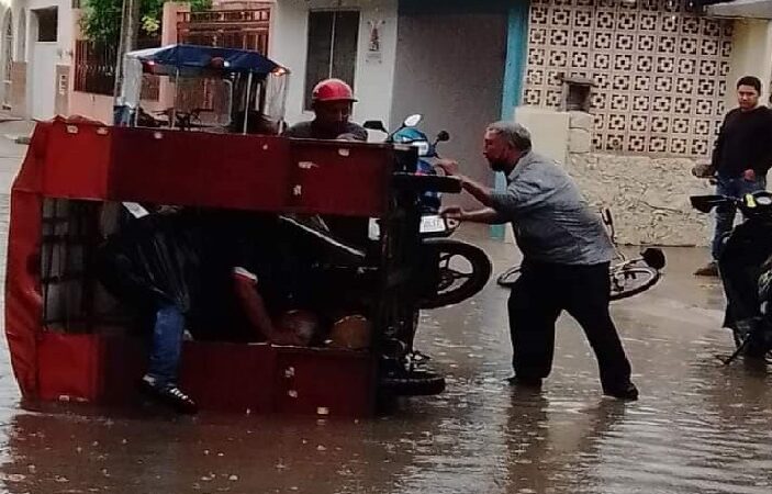 Calles y baches inundados trampas mortales para conductores aseguran en Tixkokob
