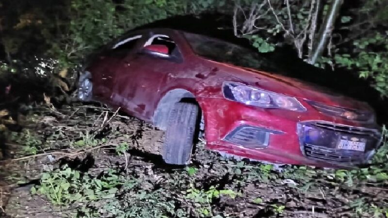 Chofer rápido y furioso se salió de la carretera en el periférico de Valladolid