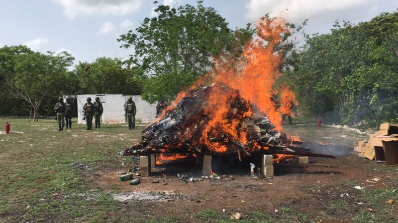 Autoridades federales y estatales incineraron drogas aseguradas en Yucatán