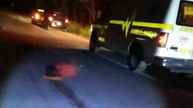 Motociclista muere aplastado por varios autos en la vía Mérida-Motul