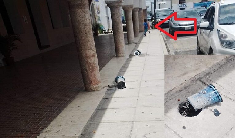 Niño vandaliza luminarias del palacio de Dzidzantún dice una policía prima del alcalde