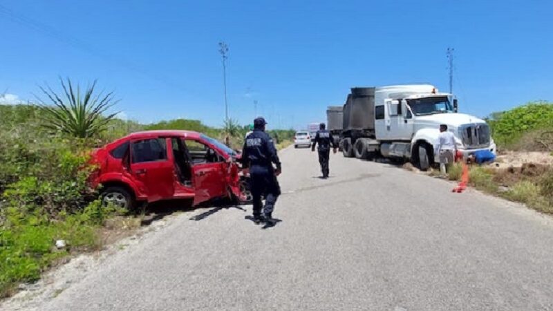 Un automovilista lo colea un tráiler y lo saca de la vía Río Lagartos- Las Coloradas.
