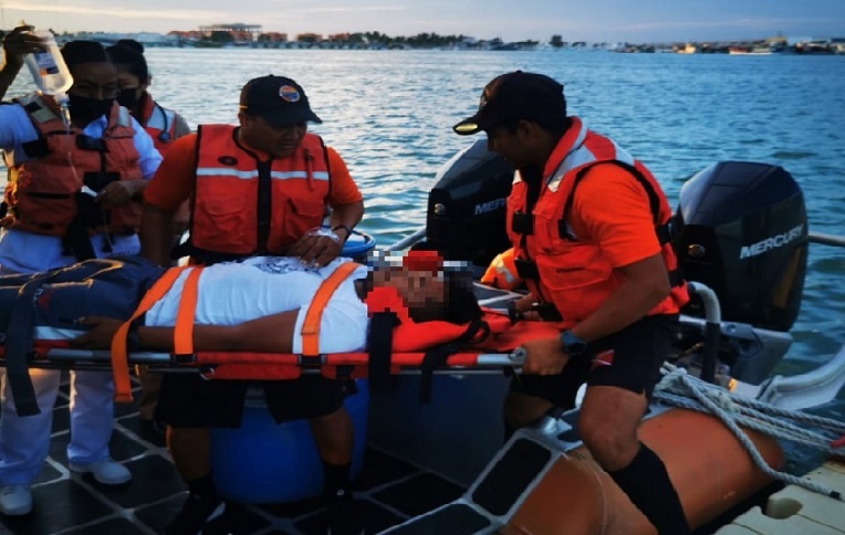 La Marina Armada de México rescató a pescador descompresionado en Progreso