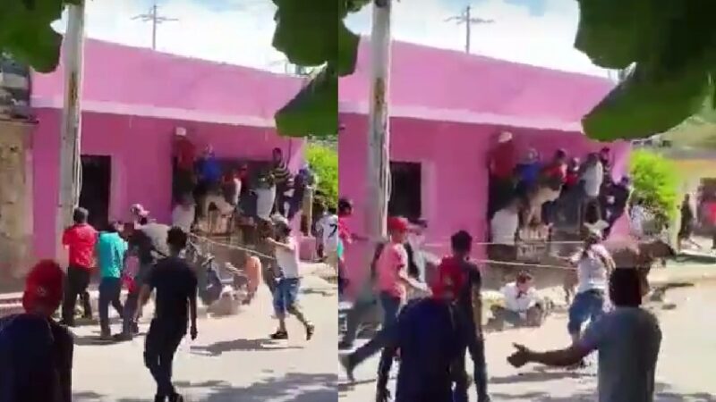 Empleado de la dirección de comunicación lo coge una vaquilla en la Motuleñada