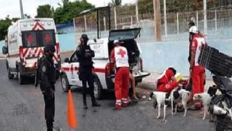 Dos jóvenes motociclistas derrapan y lesionan en Progreso,