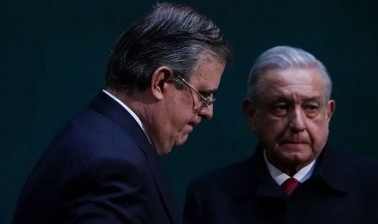 López Obrador regañó a Ebrard y dice que en Morena el piso si es parejo