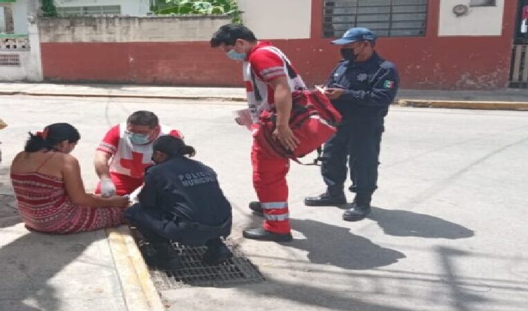 Taxista de Tizimín se vuela un alto y se da a la fuga, hay una joven lesionada