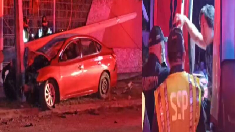 Tres jóvenes ebrios chacan contra dos postes de la CFE y derriban uno