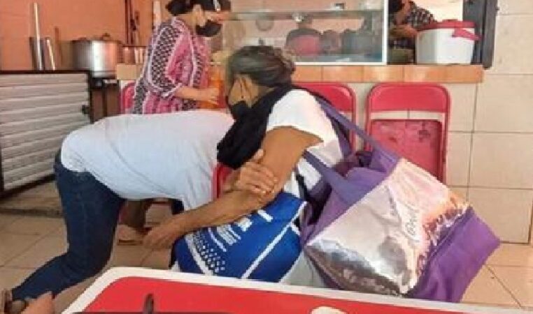 Mesero racista agrede a una abuelita y a turista en el mercado de Buctzotz