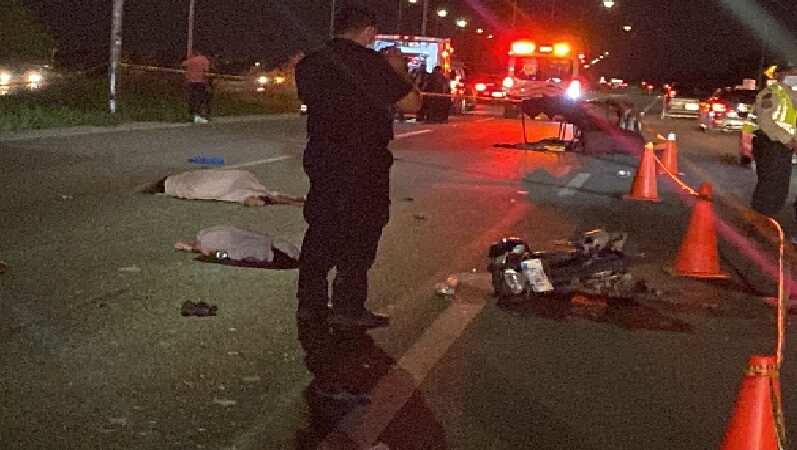 La FGE investiga responsabilidad por la muerte de niña y abuelita en accidente carretero en progreso.