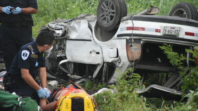 Seis lesionados dos de gravedad en aparatosa volcadura en el retorno a Seyé