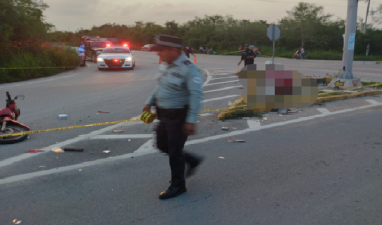 Motociclista tabasqueña invade carril, choca contra un Aveo y muere en Valladolid