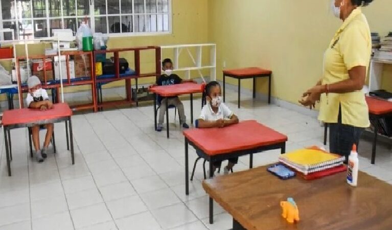 Una burla al incremento salarial de maestros de educación publica
