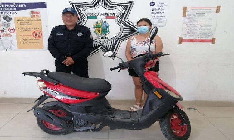 Policía de Tizimín recupero una moto robada, pero se les escapó el ladrón.