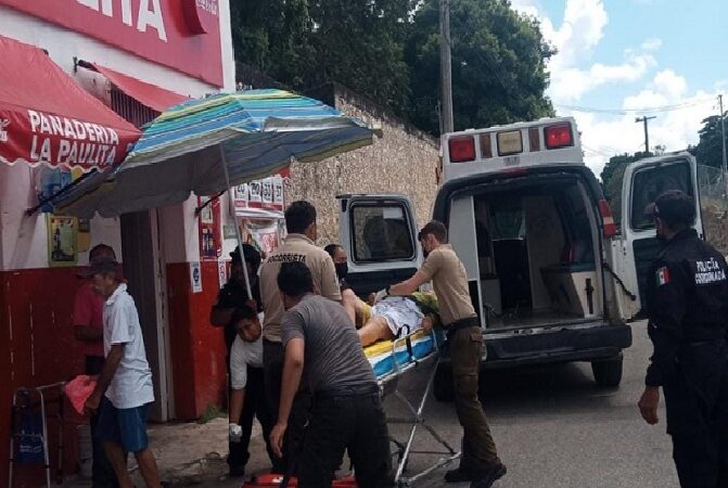 Una dulce abuelita, se le trepo el azúcar y se desplomó en el centro de Baca