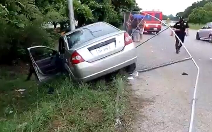 Salieron de una fiesta y chocaron en el periférico de Mérida: el conductor estaba ebrio