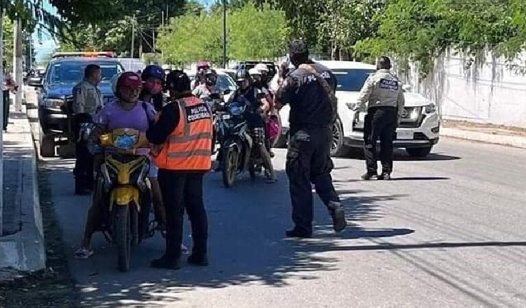 La policía de Izamal quitara motos ruidosas, pagaran multa o se van al corralón