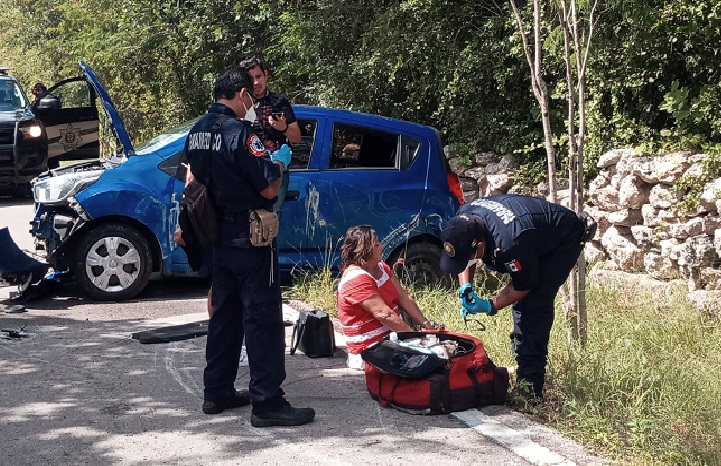 Rápidas y furiosas chocaron contra una albarrada en la vía Baca- Dzemul