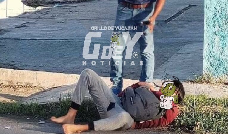 Un motociclista chocó contra una camioneta y se lesionó en la Vicente Guerrero