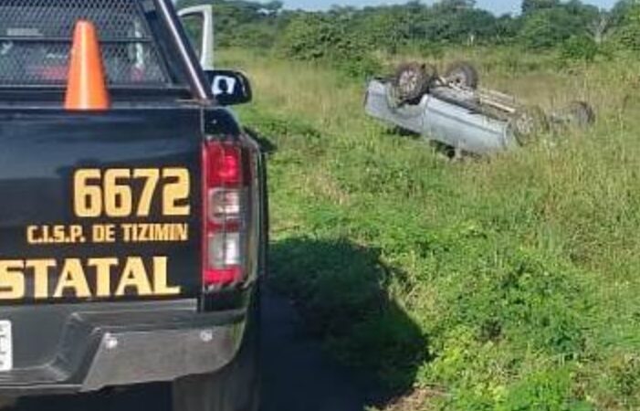 Estalló el neumático de su Toyota y volcó en la vía Buctzotz- Sucilá