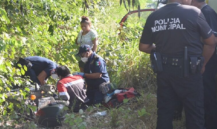 El chofer de un mini Matiz chocó y lesionó al cobratorio de una financiera