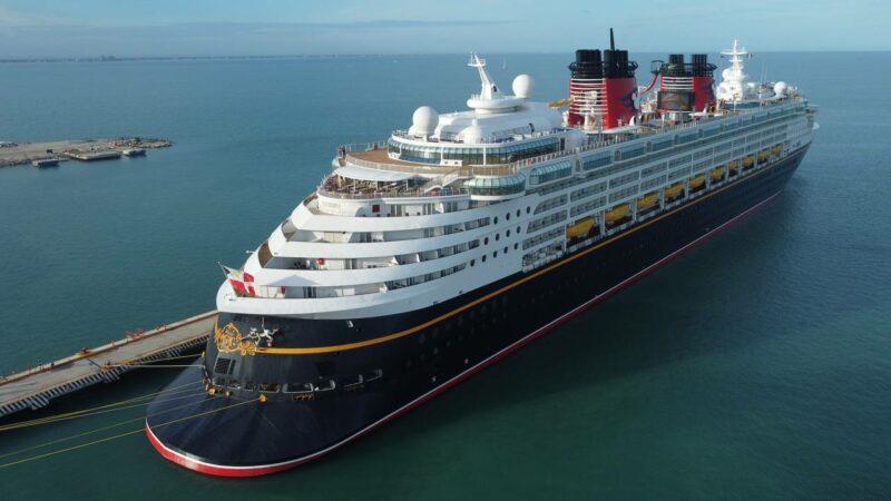 El crucero de lujo Disney Magic arribo al puerto de Progreso con miles de turistas
