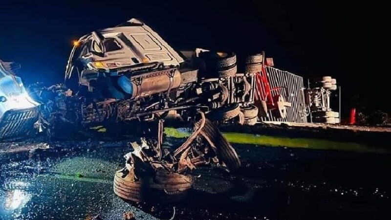 Por dormilón un tráilero volcó sobre la federal Mérida – campeche