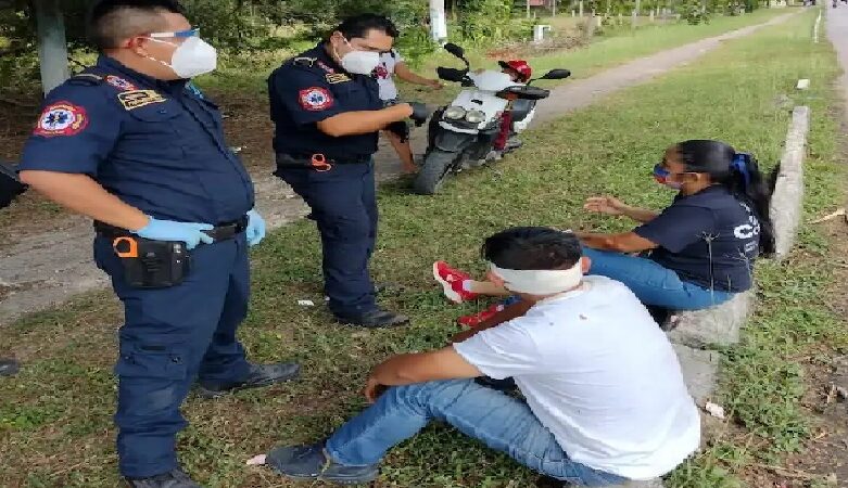 Dos motociclistas lesionados, uno invadió el carril contrario y chocó en Tizimín