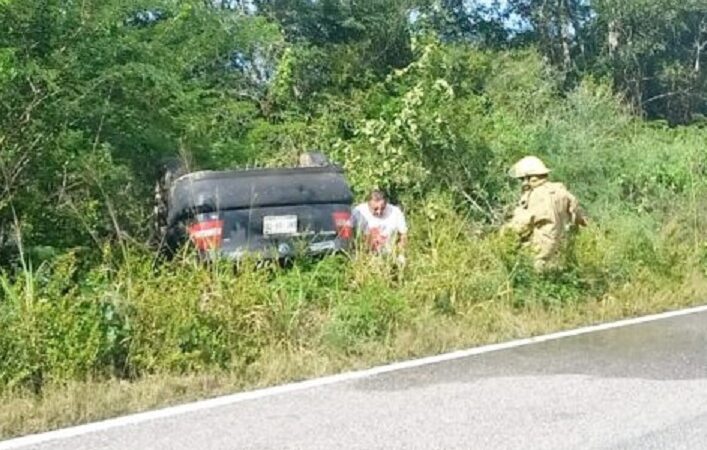 Un automovilista huyo sin pagar su gasolina y volcó kilómetros más adelante: le llego el Karma