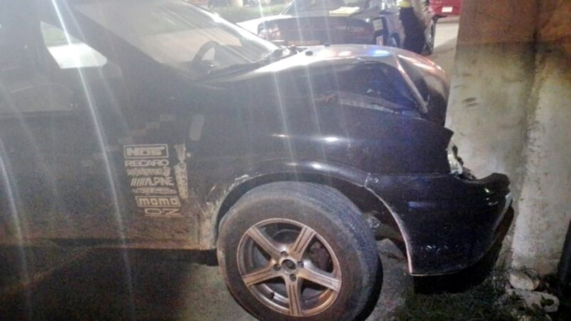 Después de ver un Show de peluches un sujeto chocó contra un poste