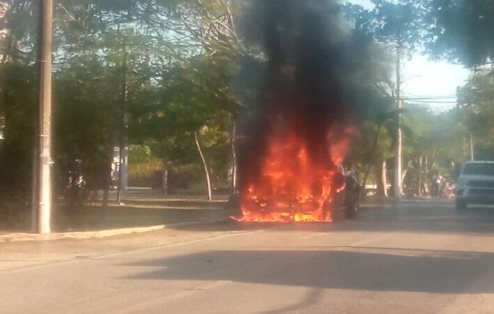 Mala suerte se le quemó su camioneta antes de Navidad en Tizimín