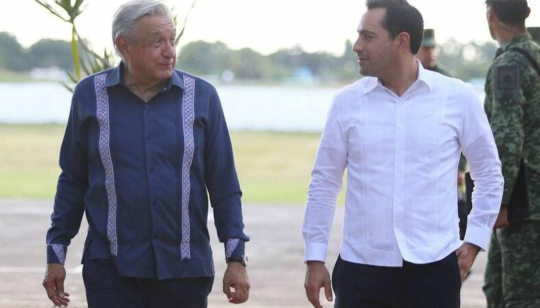 Vila y AMLO supervisan los trabajos de construcción del tren maya y el hospital de Ticul
