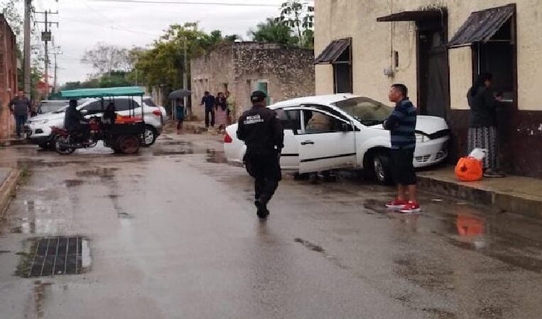 Una imprudente conductora chocó su Ecoesport contra un Ford Fiesta en Espita